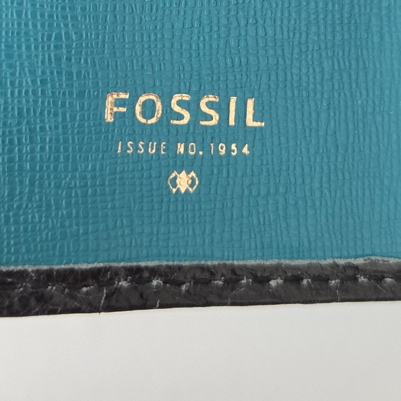 Fossil Issue 1954 Line Cow Hide Leather Crocodile Embossed Black Bifold Wallet - Picture 5 of 11